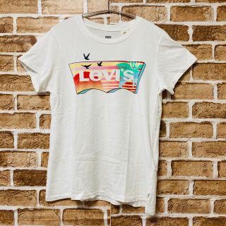 リーバイス(Levi's)の【美品】Levi’s リーバイス　tシャツ 半袖 シャツ　レディース　S(Tシャツ(半袖/袖なし))