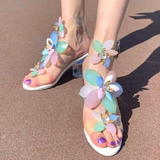 ジェフリーキャンベル(JEFFREY CAMPBELL)のジェフリーキャンベル　フラワークリアヒールサンダル(サンダル)