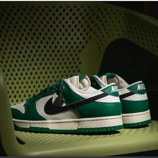 NIKE(ナイキ)の【新品・未使用】Nike Dunk Low SE Lottery メンズの靴/シューズ(スニーカー)の商品写真