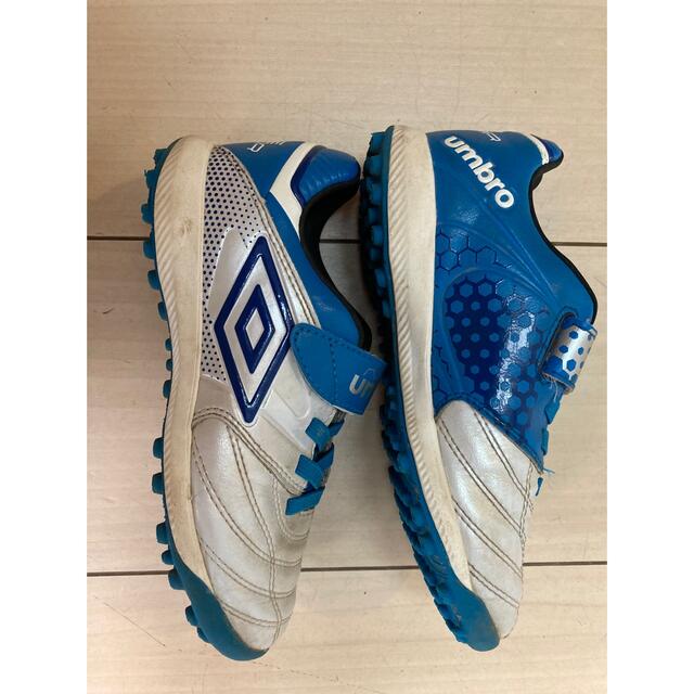 UMBRO(アンブロ)のアンブロ　アクセレイタ－ スポーツ/アウトドアのサッカー/フットサル(シューズ)の商品写真