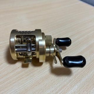 シマノ(SHIMANO)のシマノ　カルカッタコンクエスト101 左ハンドル　値下げ(リール)