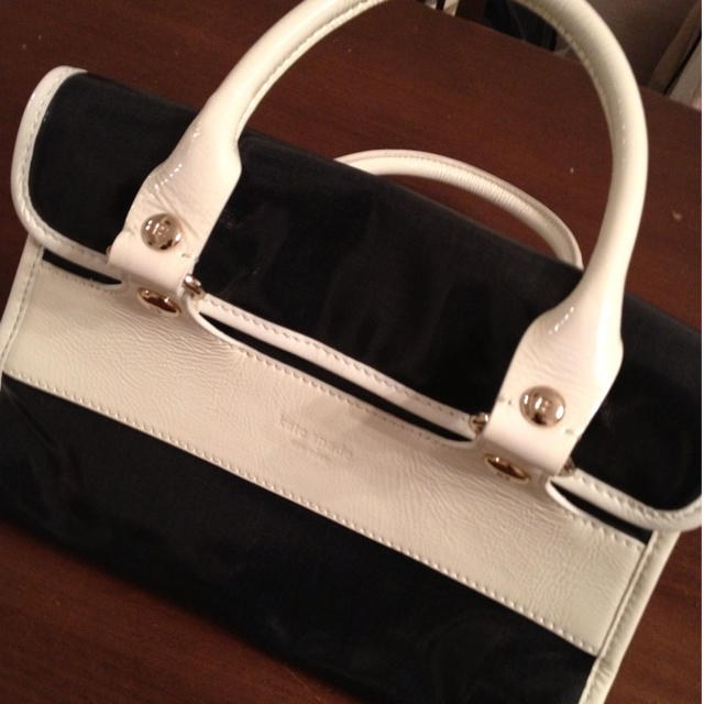 kate spade NEW YORK - 限定値下げ。ケイトボーダーバッグ。