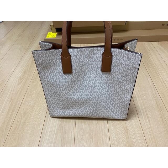 Michael Kors(マイケルコース)の【値下げ交渉可】MICHAEL KORS マイケルコース レディーストートバッグ レディースのバッグ(トートバッグ)の商品写真