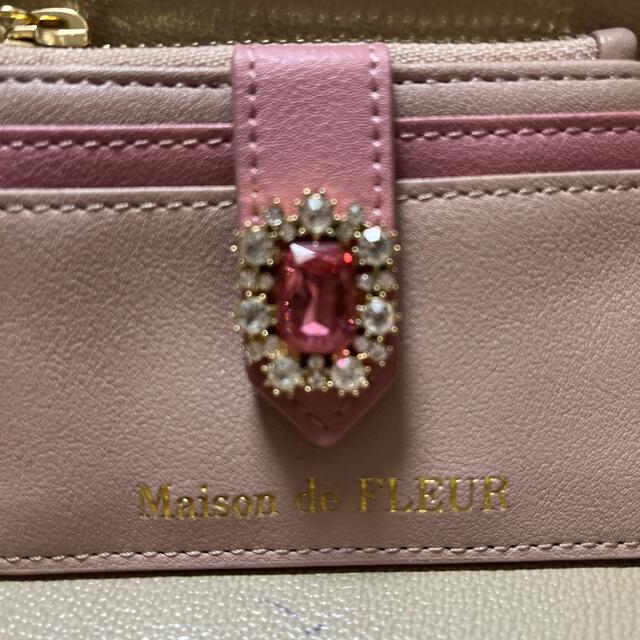 Maison de FLEUR(メゾンドフルール)の【hirorin1011様専用】メゾンドフルール　ビジューカードケース レディースのファッション小物(名刺入れ/定期入れ)の商品写真