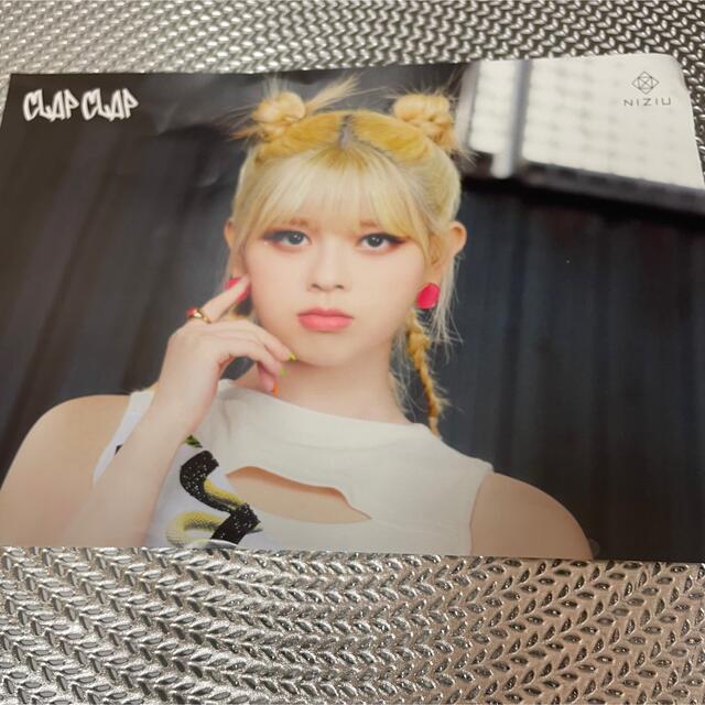 NiziU clapclap B5ポイントミニポスター エンタメ/ホビーのタレントグッズ(アイドルグッズ)の商品写真