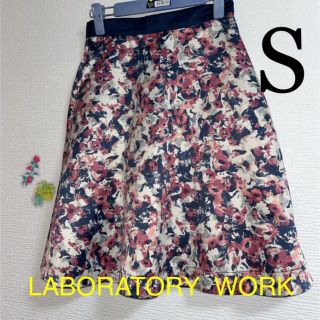 ラボラトリーワーク(LABORATORY WORK)の美品　レディーススカート　花柄　フレアスカート　ラボラトリーワーク(ひざ丈スカート)