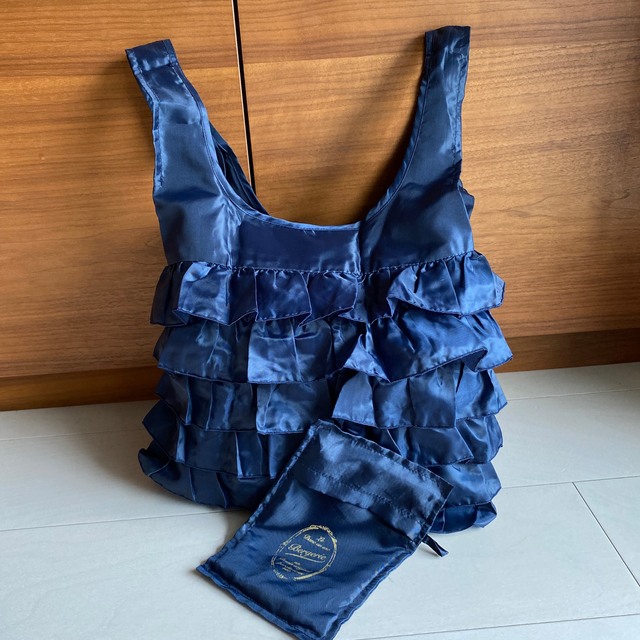 【新品未使用】濃紺フリル エコバッグ 学校行事 冠婚葬祭 にも使える レディースのバッグ(エコバッグ)の商品写真