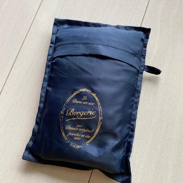【新品未使用】濃紺フリル エコバッグ 学校行事 冠婚葬祭 にも使える レディースのバッグ(エコバッグ)の商品写真