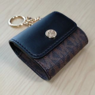 マイケルコース(Michael Kors)のマイケルコース airpodsケース　イヤホンケース(ヘッドフォン/イヤフォン)