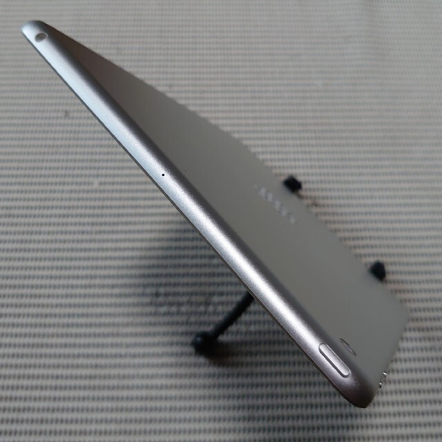 完動品iPad第6世代(A1893)本体32GBシルバーWi-Fiモデル送料込