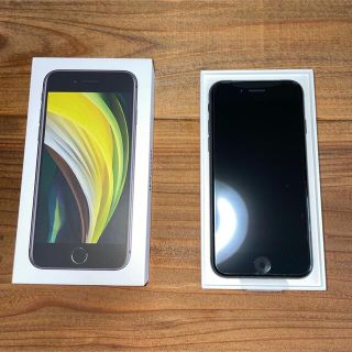 アイフォーン(iPhone)のiPhone se2 64g ブラック　新品未使用品(スマートフォン本体)