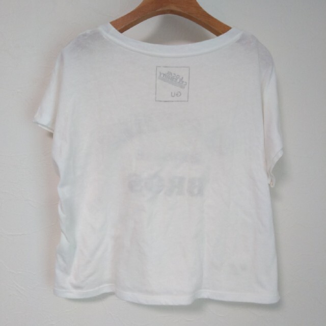 GU(ジーユー)のGU　ロゴ　ドルマン　カットソー　Tシャツ　丈短め メンズのトップス(Tシャツ/カットソー(半袖/袖なし))の商品写真
