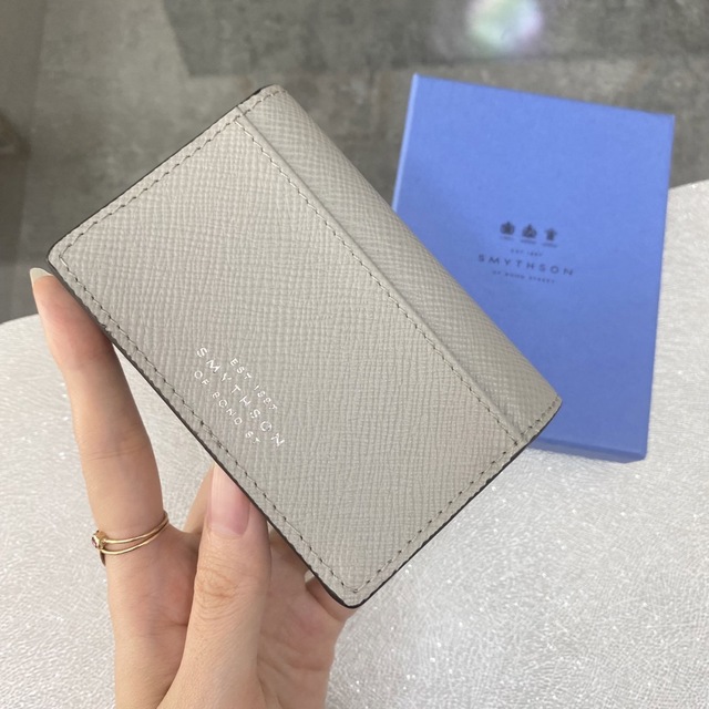 Smythson(スマイソン)の【新品】Smythson スマイソン パナマ ユニセックス 名刺入れ グレー レディースのファッション小物(名刺入れ/定期入れ)の商品写真