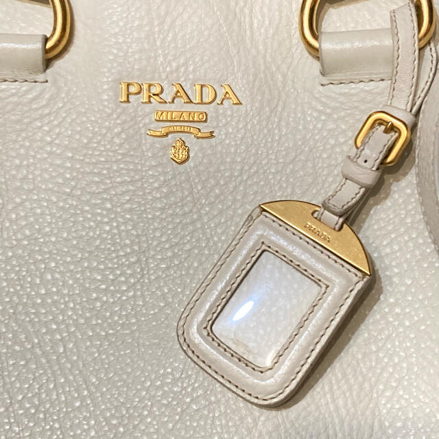 PRADA(プラダ)のプラダ　ホワイトレザー　トートバッグ　ハンドバッグ　ショルダーバッグ レディースのバッグ(トートバッグ)の商品写真