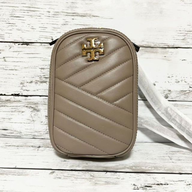 Tory Burch(トリーバーチ)の【新品】TORYBURCH KIRA CHEVRON GRAY HERON レディースのバッグ(ショルダーバッグ)の商品写真