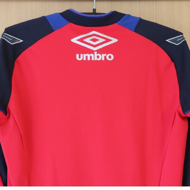 送料込????新品未使用????FC東京????UMBRO????パフォーマンストップ????umbro