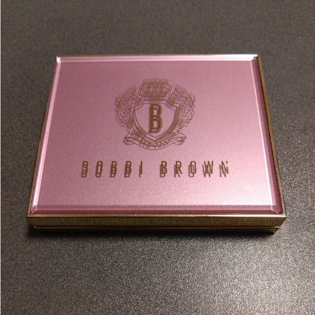 BOBBI BROWN(ボビイブラウン)のボビイブラウン　ピンクグロウリュクスアイシャドウパレット コスメ/美容のベースメイク/化粧品(アイシャドウ)の商品写真