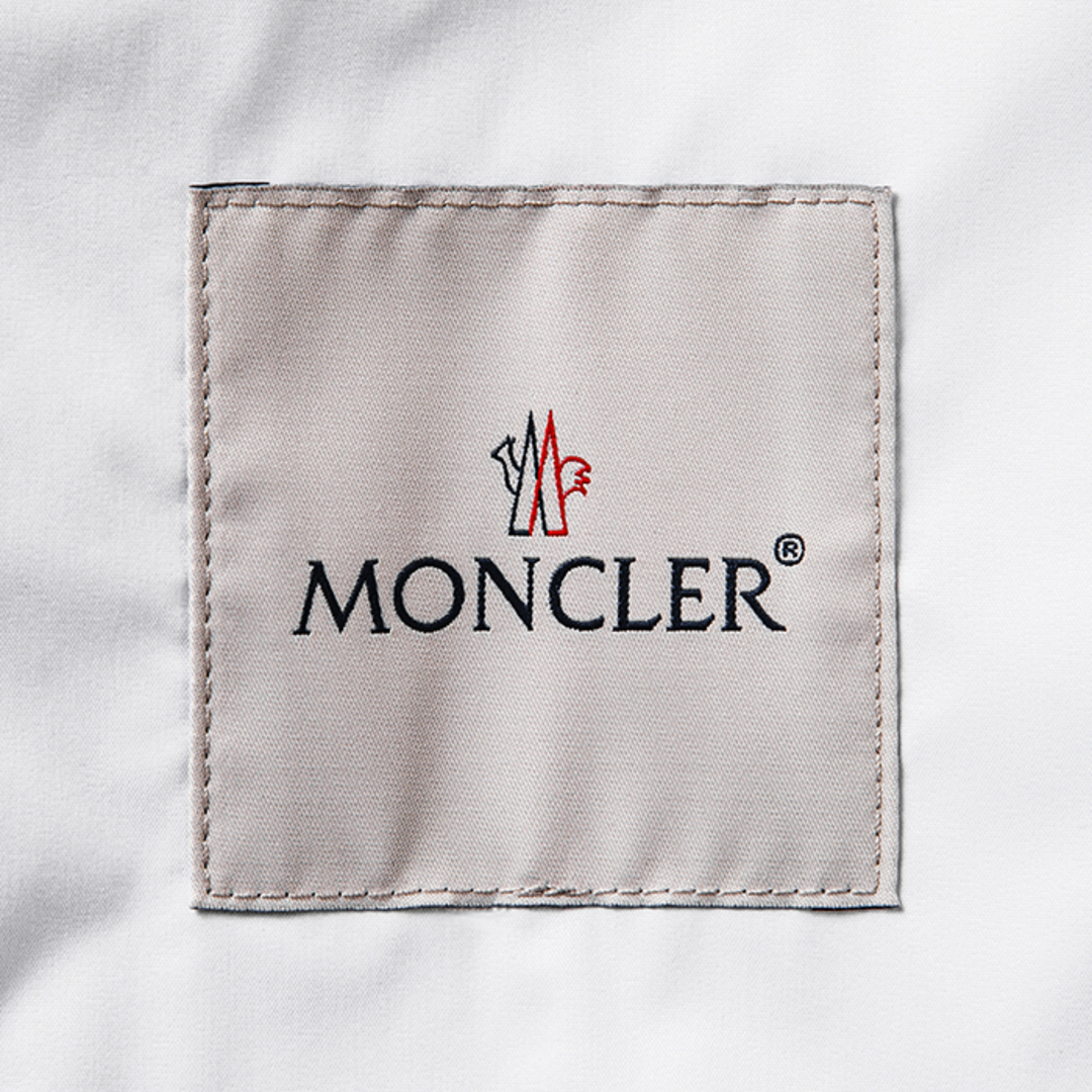 MONCLER(モンクレール)のMONCLER ラミネート ナイロン ジャケット Nendiale ブルゾン レディースのジャケット/アウター(ナイロンジャケット)の商品写真