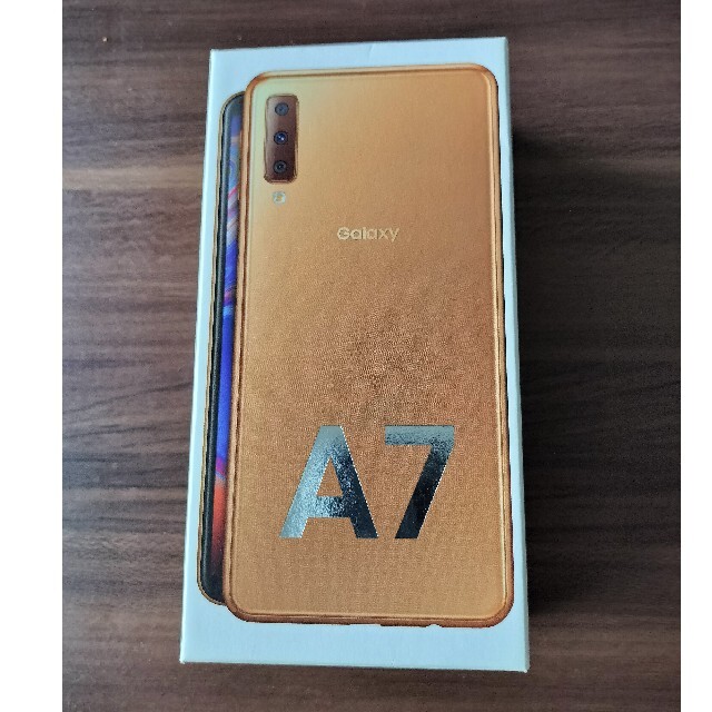 Galaxy(ギャラクシー)のSAMSUNG Galaxy A7 ゴールド SM-A750C スマホ/家電/カメラのスマートフォン/携帯電話(スマートフォン本体)の商品写真