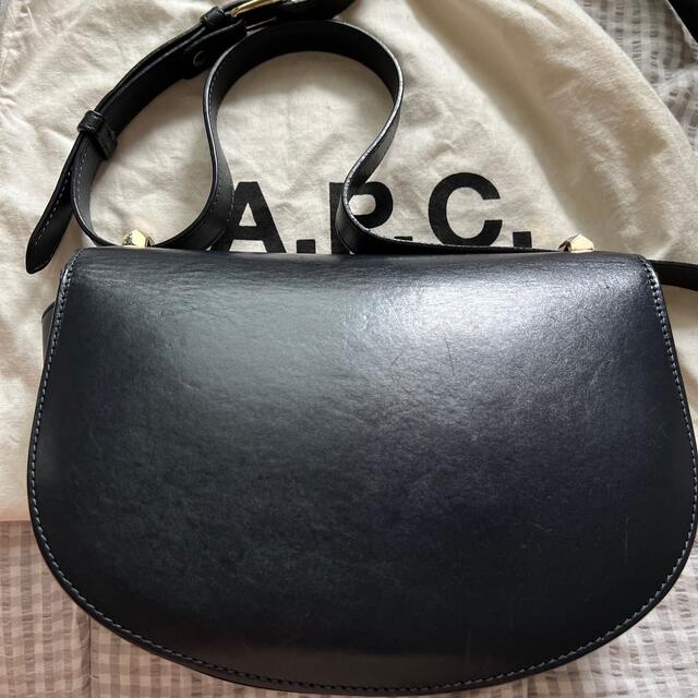 A.P.C(アーペーセー)のA.P.C. ブラック GENEVE バッグ レディースのバッグ(ショルダーバッグ)の商品写真