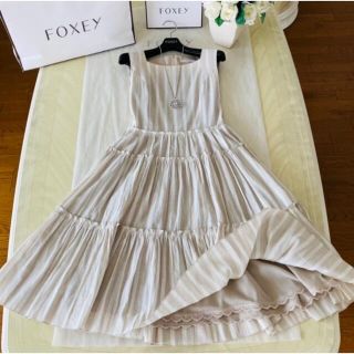 フォクシー(FOXEY)のフォクシー ワンピース リネンティアード Linen Tiered(ひざ丈ワンピース)