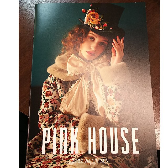 ピンクハウス2022秋のカタログ エンタメ/ホビーの雑誌(ファッション)の商品写真