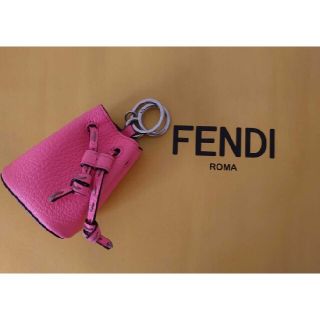 フェンディ(FENDI)のFENDI ミニポーチ　キーホルダー　ピンク(キーホルダー)