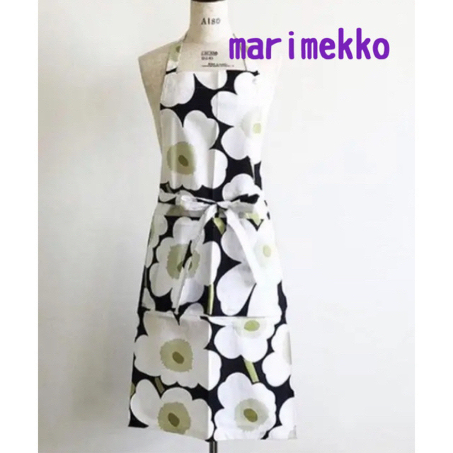 marimekko(マリメッコ)のyuu様専用　marimekko     エプロン　ブラック　ウニッコ　花柄 インテリア/住まい/日用品のキッチン/食器(収納/キッチン雑貨)の商品写真