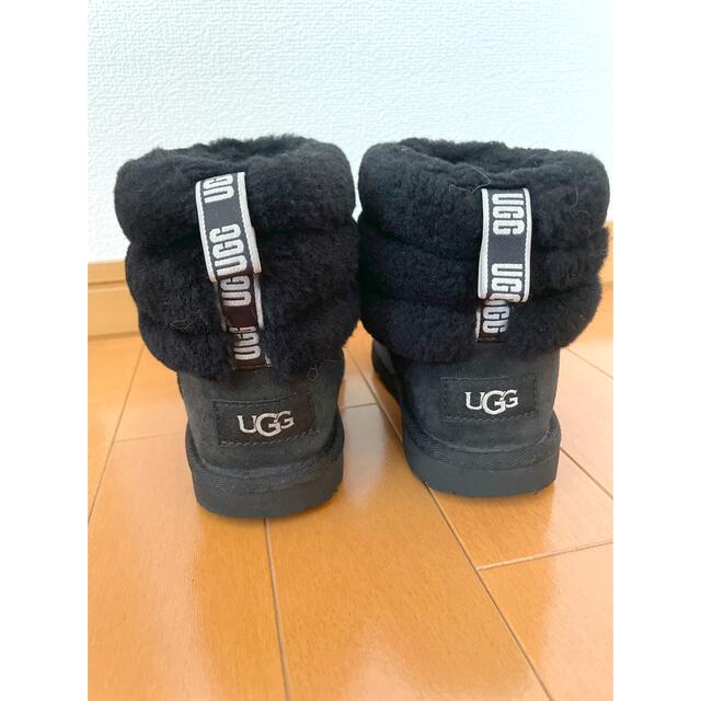 UGG(アグ)のUGG ムートンブーツ　ガール　ブラック キッズ/ベビー/マタニティのキッズ靴/シューズ(15cm~)(ブーツ)の商品写真