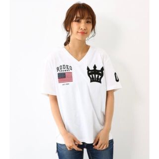 ロデオクラウンズワイドボウル(RODEO CROWNS WIDE BOWL)のロデオクラウンズ クラウン刺繍VネックTシャツ(Tシャツ(半袖/袖なし))