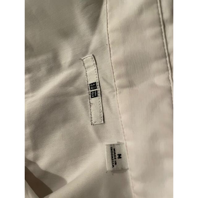 UNIQLO(ユニクロ)のUNIQLO 白黒シャツ2枚セット　ワイシャツ　M レディースのトップス(シャツ/ブラウス(長袖/七分))の商品写真
