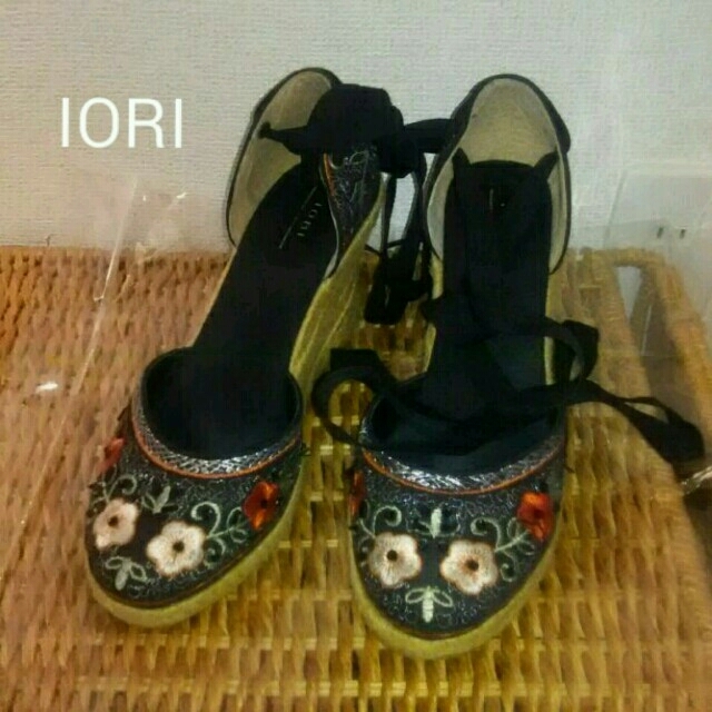 IORI(イオリ)のIORI レースアップ 刺繍 サンダル レディースの靴/シューズ(サンダル)の商品写真