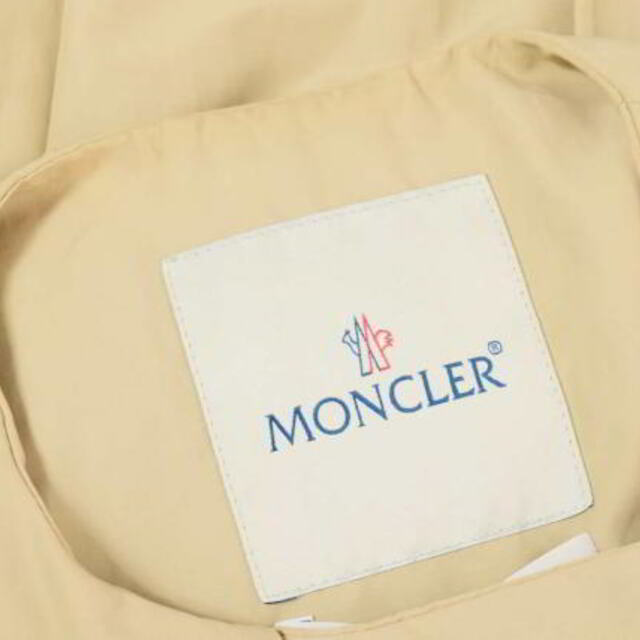 MONCLER(モンクレール)のMONCLER PRUMIER ノーカラー トレンチコート レディースのジャケット/アウター(トレンチコート)の商品写真