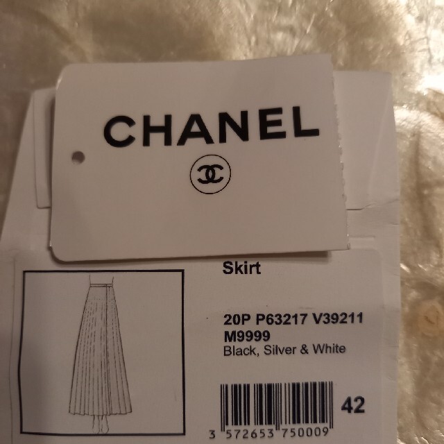 CHANEL - CHANEL Skirt 2020 付属品 シャネルボタン二個、残り布の通販