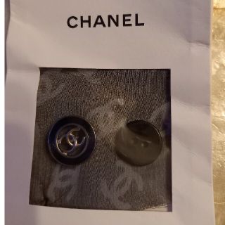 シャネル(CHANEL)のCHANEL　Skirt 2020 付属品　シャネルボタン二個、残り布(各種パーツ)