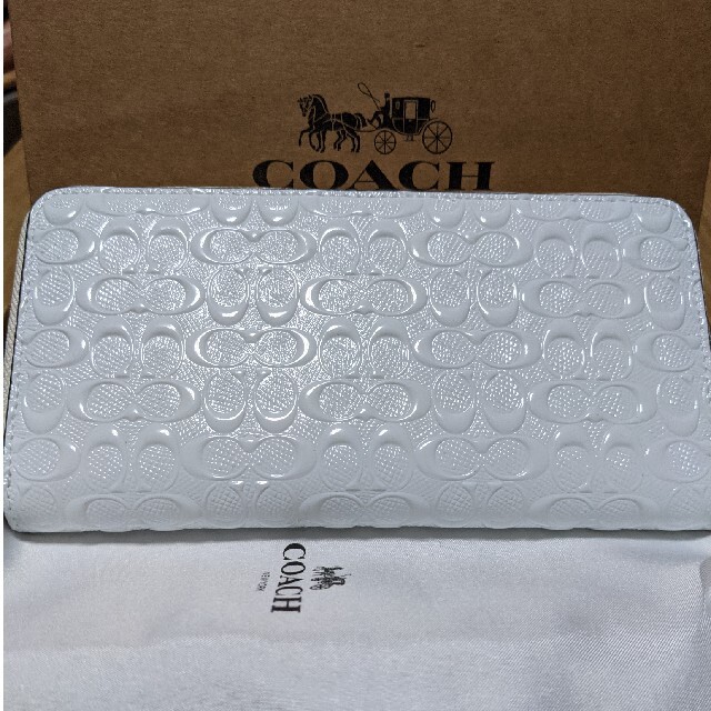 COACH(コーチ)のCOACH  長財布　型押しシグネチャー　白 レディースのファッション小物(財布)の商品写真