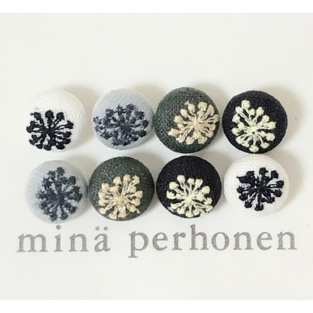 mina perhonen(ミナペルホネン)のハンドメイド くるみボタン jelly flower 8個セット ミナペルホネン ハンドメイドのファッション小物(その他)の商品写真