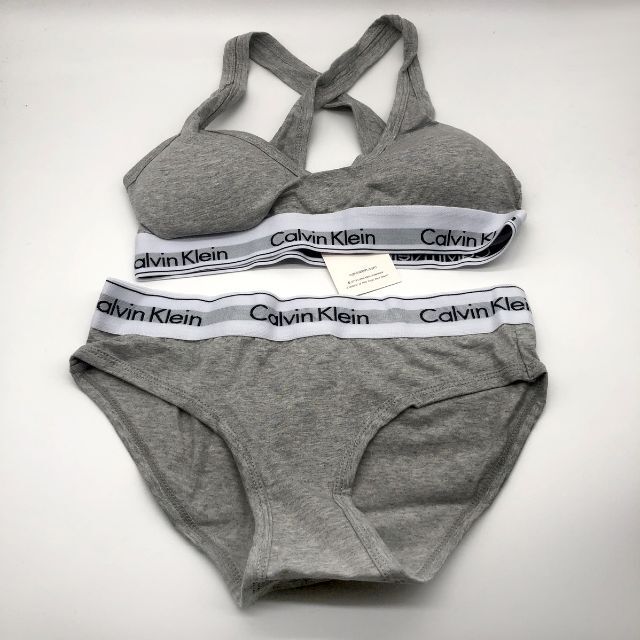 ck Calvin Klein(シーケーカルバンクライン)のカルバンクライン　レディース 上下セット　下着　クロスブラ　Lサイズ　灰 レディースの下着/アンダーウェア(ブラ&ショーツセット)の商品写真