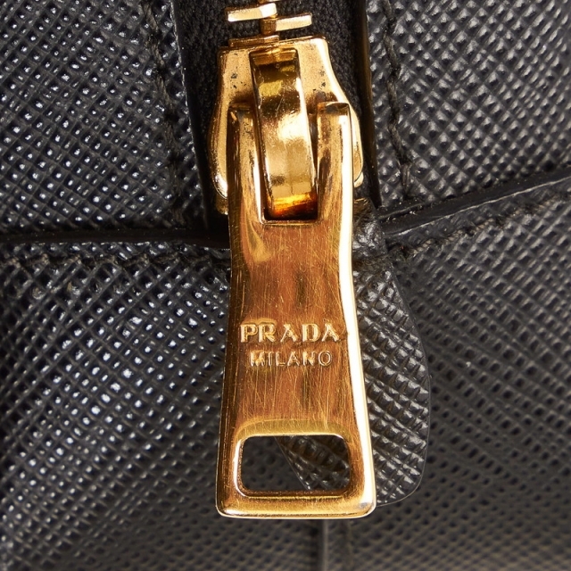 PRADA(プラダ)の美品 プラダ サフィアーノ リボン 斜め掛け ショルダーバッグ 1NF674 レザー レディース PRADA 【1-0068675】 レディースのバッグ(ショルダーバッグ)の商品写真