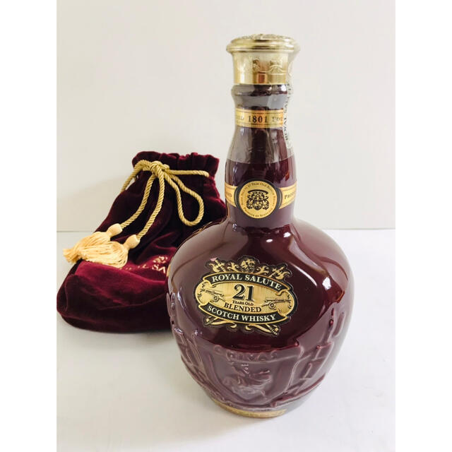 ロイヤルサルート　21年　赤　700ml 40% 陶器ボトル　ウィスキー 食品/飲料/酒の酒(ウイスキー)の商品写真