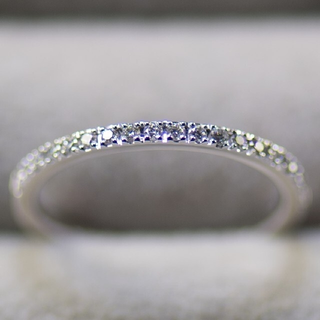 agete(アガット)のBELLESIORA　K18WG　0.12ct　7号　ハーフエタニティ レディースのアクセサリー(リング(指輪))の商品写真