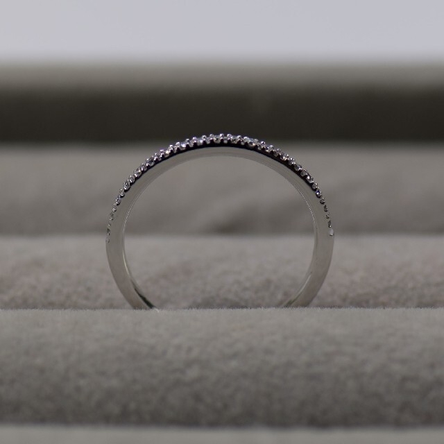 agete(アガット)のBELLESIORA　K18WG　0.12ct　7号　ハーフエタニティ レディースのアクセサリー(リング(指輪))の商品写真