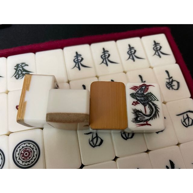 清掃済み】骨董品 麻雀牌 職人さんが手彫り 背丈牌 年代物 清掃済み】骨董品 麻雀牌 職人さんが手彫り 背丈牌 年代物