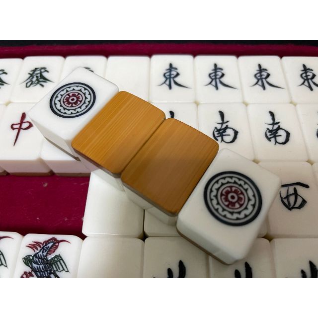 清掃済み】骨董品 麻雀牌 職人さんが手彫り 背丈牌 年代物 清掃済み】骨董品 麻雀牌 職人さんが手彫り 背丈牌 年代物