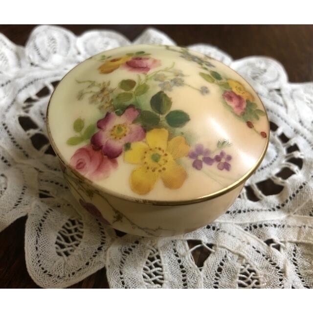 Royal Worcester(ロイヤルウースター)のロイヤルウースター＊英国アンティーク＊手描きトリンケットボックス ボンボニエール エンタメ/ホビーの美術品/アンティーク(陶芸)の商品写真