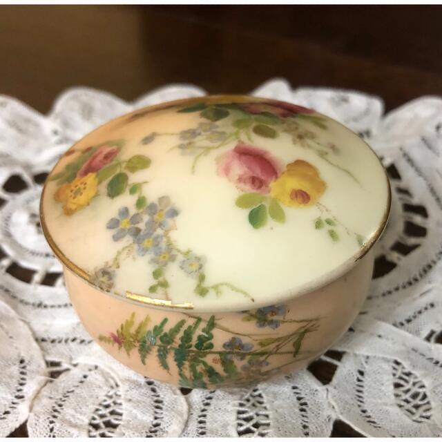 Royal Worcester(ロイヤルウースター)のロイヤルウースター＊英国アンティーク＊手描きトリンケットボックス ボンボニエール エンタメ/ホビーの美術品/アンティーク(陶芸)の商品写真