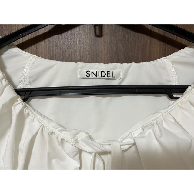 SNIDEL(スナイデル)のSNIDEL Sustainableボリュームボウタイブラウス レディースのトップス(シャツ/ブラウス(長袖/七分))の商品写真