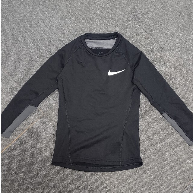 NIKE(ナイキ)のナイキ　ジュニアトレーニングインナー上下セット キッズ/ベビー/マタニティのキッズ服男の子用(90cm~)(その他)の商品写真