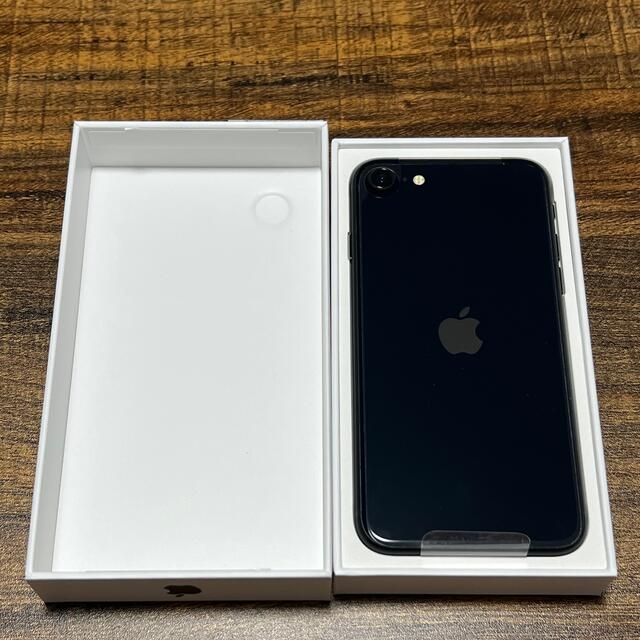 iPhone(アイフォーン)のiPhoneSE 64GB 第3世代 新品未使用（SIMロック解除済み） スマホ/家電/カメラのスマートフォン/携帯電話(スマートフォン本体)の商品写真