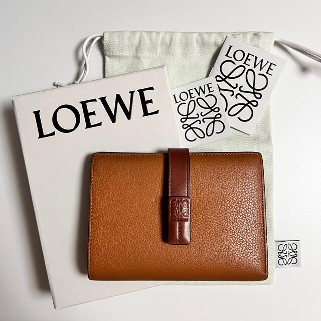 ロエべ LOEWE ミディアム バーティカル ウォレット キャラメルファッション小物